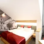 Hotel Straznice ホテル