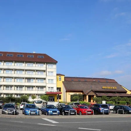 ホテル Hotel Straznice 3*